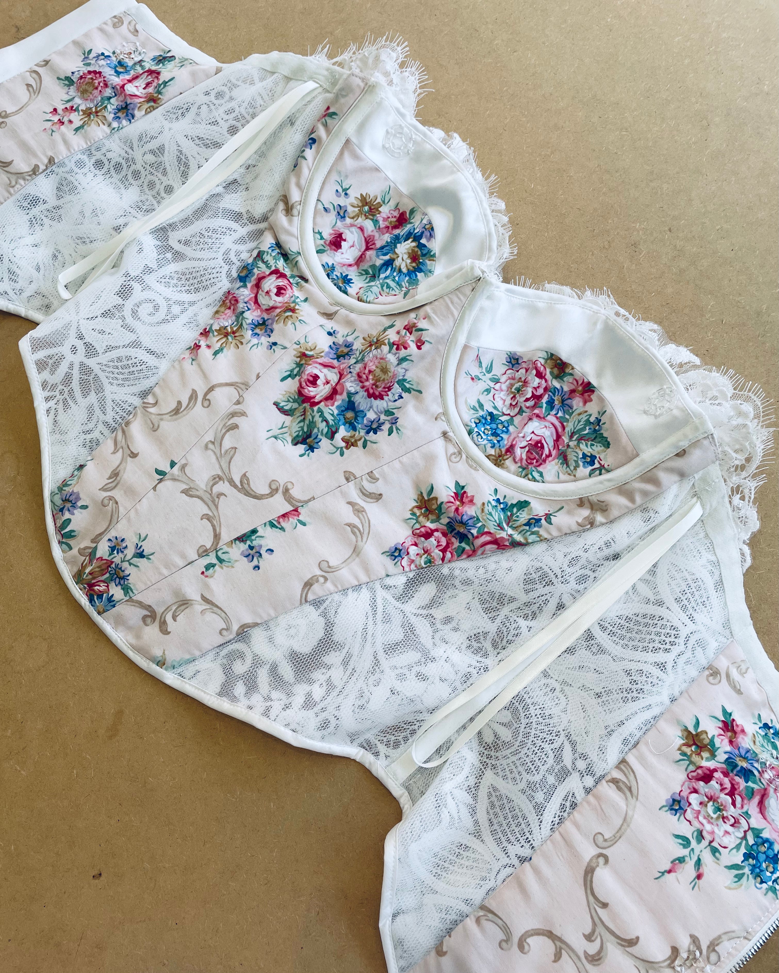 Lace Swans Corset